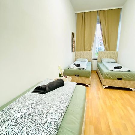Bright 5Br Shared Apartment W Great Transport Link فيينا المظهر الخارجي الصورة