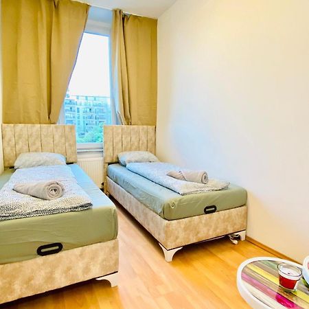 Bright 5Br Shared Apartment W Great Transport Link فيينا المظهر الخارجي الصورة