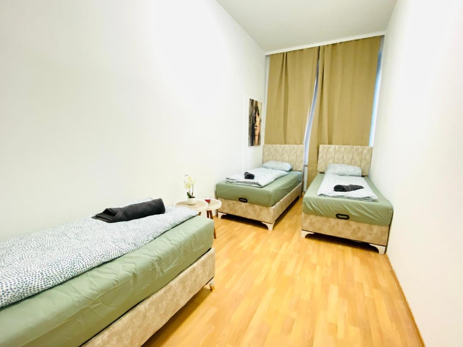 Bright 5Br Shared Apartment W Great Transport Link فيينا المظهر الخارجي الصورة
