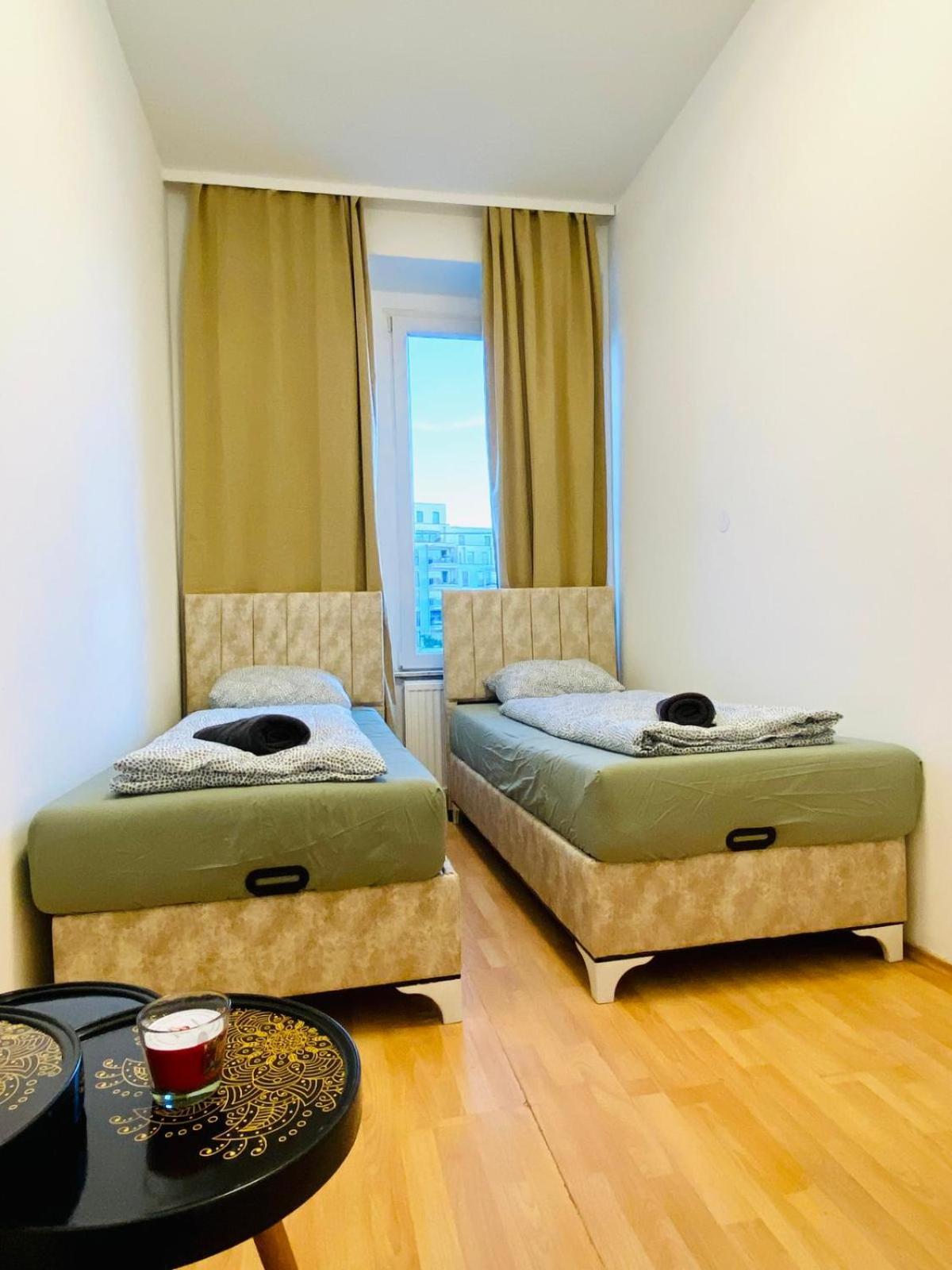 Bright 5Br Shared Apartment W Great Transport Link فيينا المظهر الخارجي الصورة