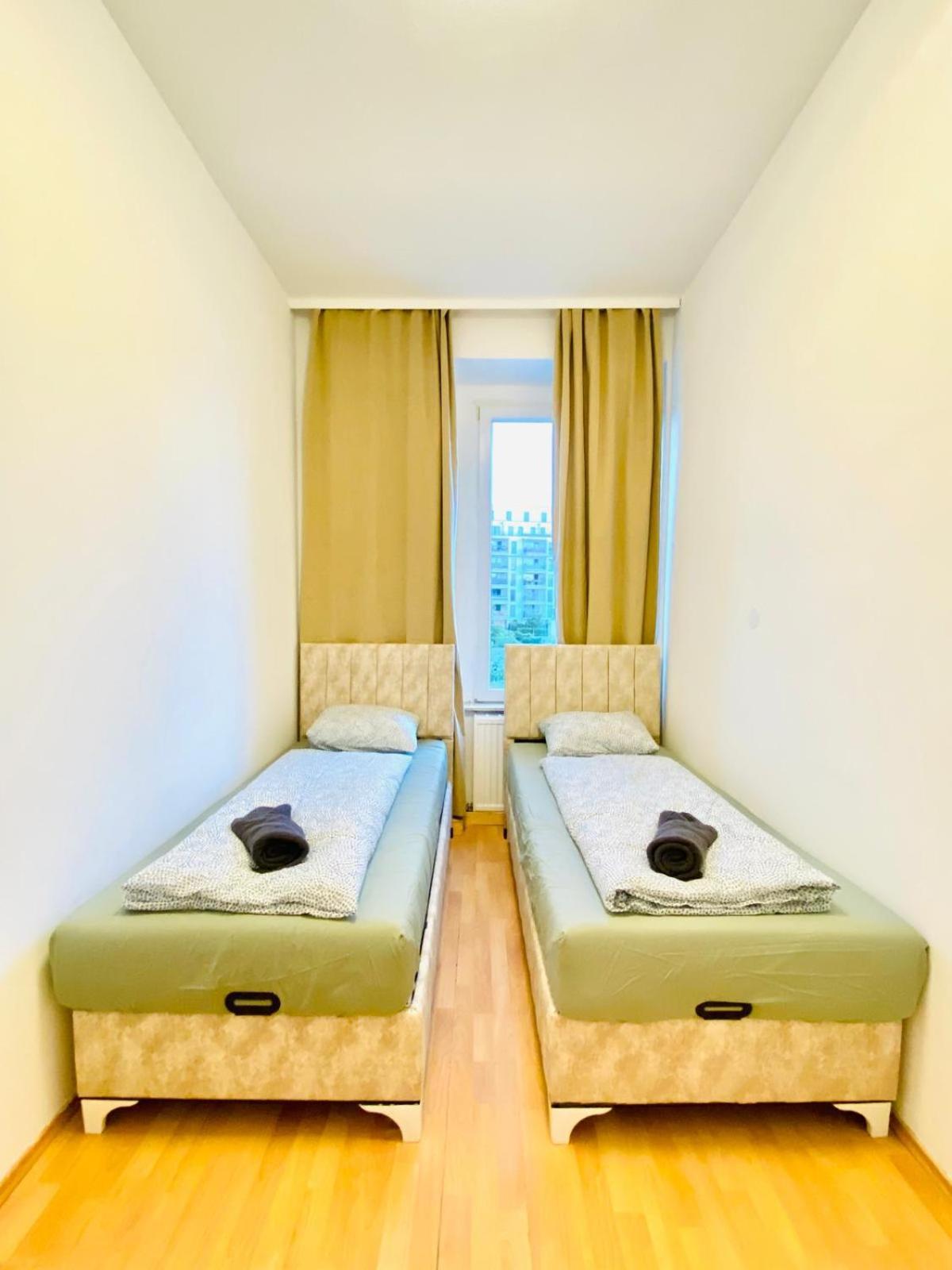Bright 5Br Shared Apartment W Great Transport Link فيينا المظهر الخارجي الصورة
